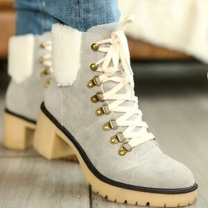 NWT MONROE LACE-UP BOOTIE - Lt Grey Sz: 8.5